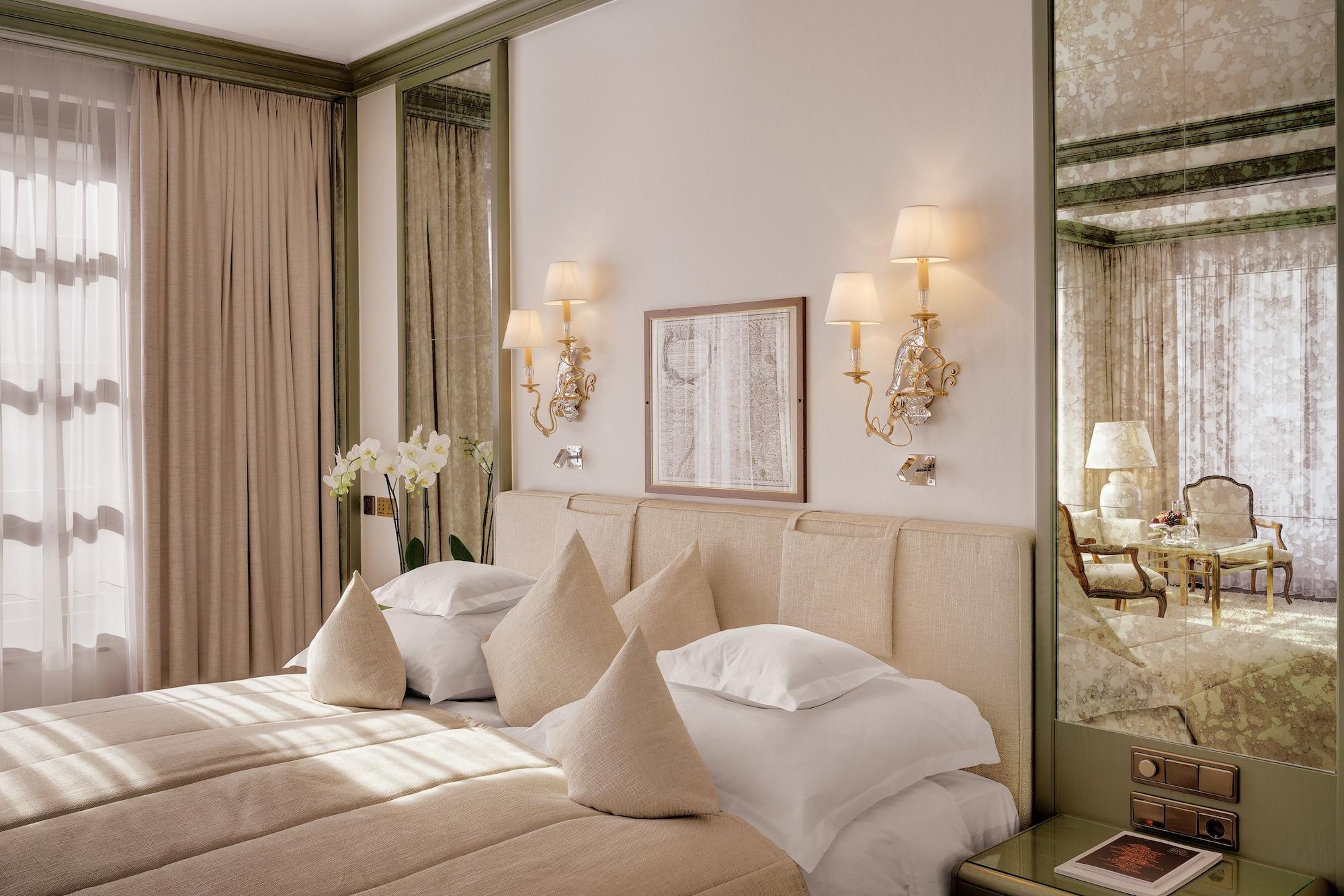Hotel Europaeischer Hof Heidelberg, Bestes Hotel Deutschlands In Historischer Architektur Екстер'єр фото A bedroom at the Mandarin Oriental, Munich