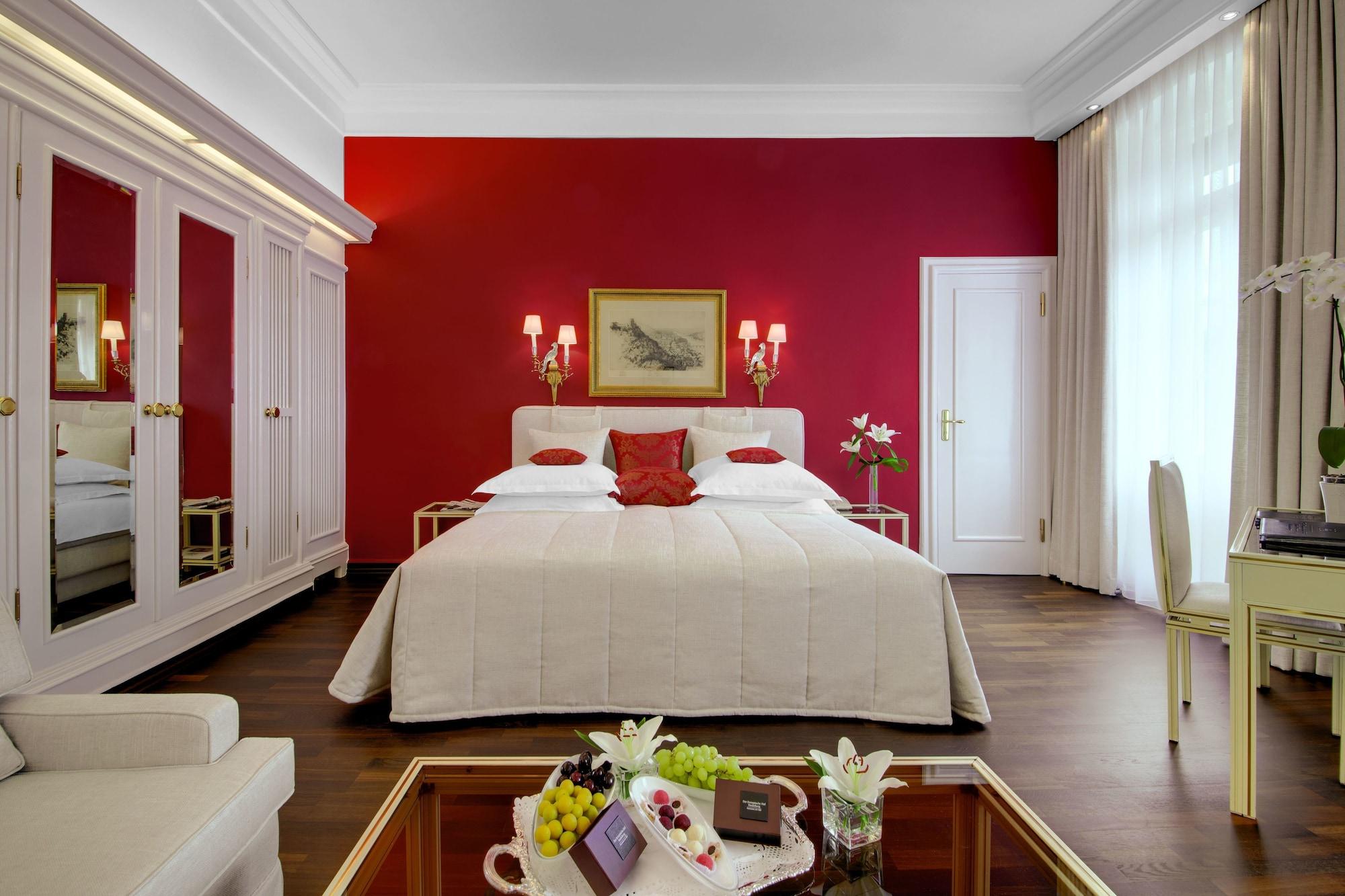 Hotel Europaeischer Hof Heidelberg, Bestes Hotel Deutschlands In Historischer Architektur Екстер'єр фото A room at the Hotel de la Paix