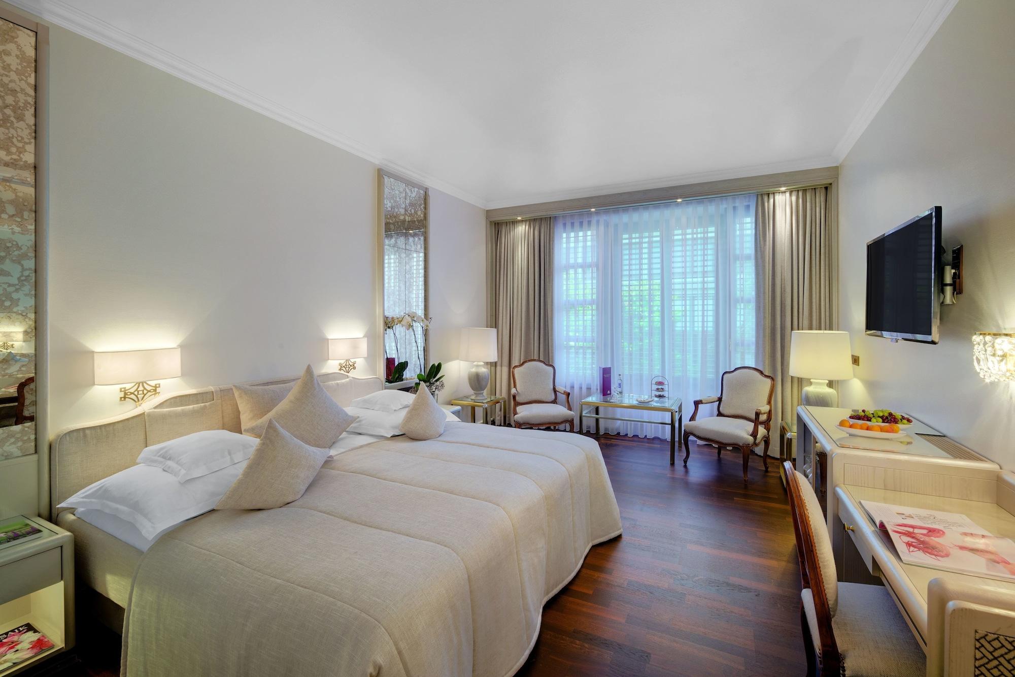 Hotel Europaeischer Hof Heidelberg, Bestes Hotel Deutschlands In Historischer Architektur Екстер'єр фото A room at the Hotel de France