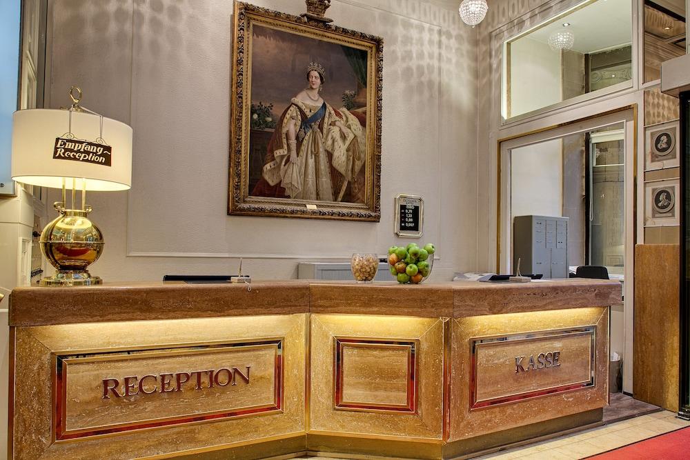 Hotel Europaeischer Hof Heidelberg, Bestes Hotel Deutschlands In Historischer Architektur Екстер'єр фото Reception desk at the hotel