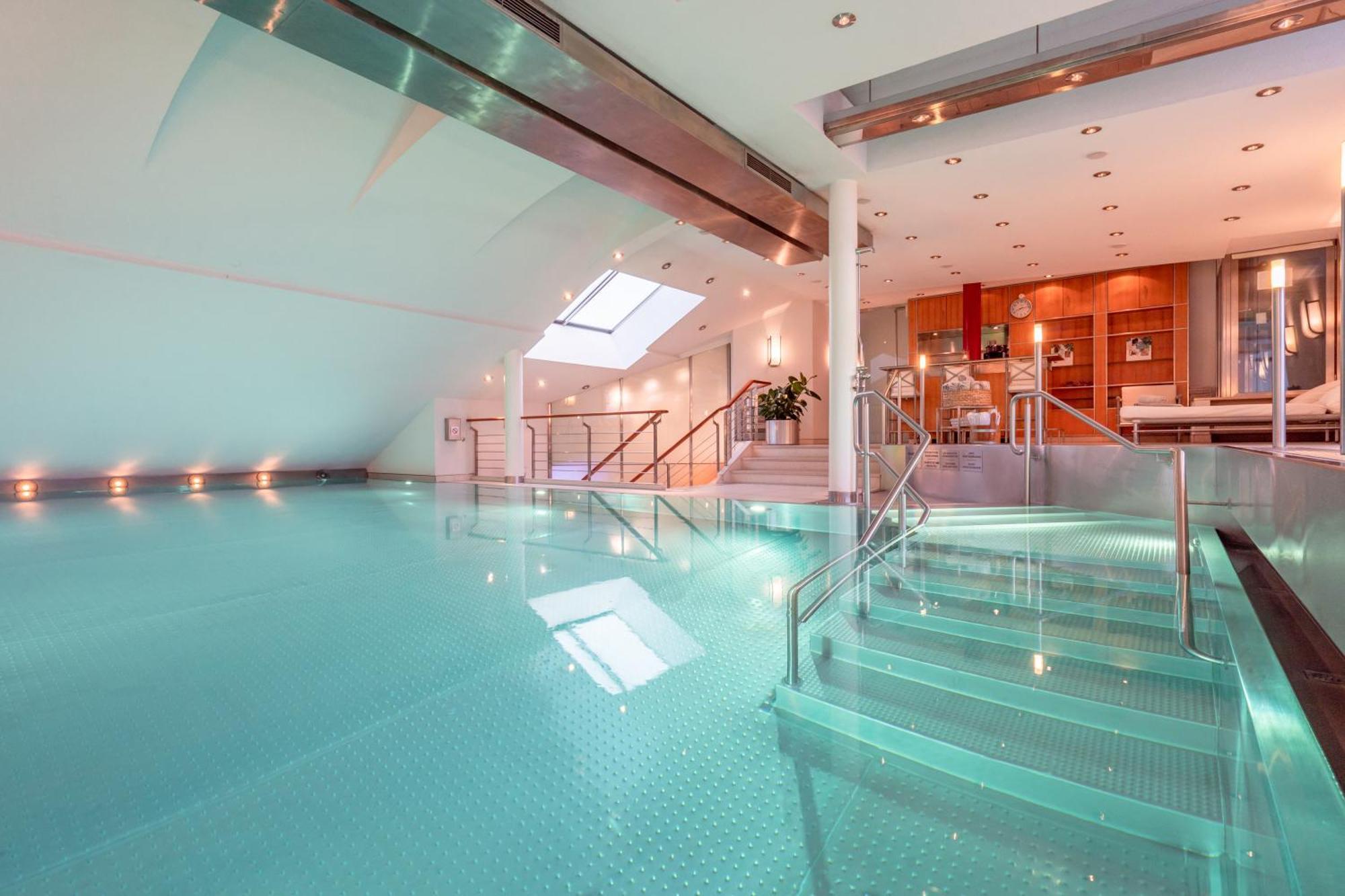 Hotel Europaeischer Hof Heidelberg, Bestes Hotel Deutschlands In Historischer Architektur Екстер'єр фото The swimming pool