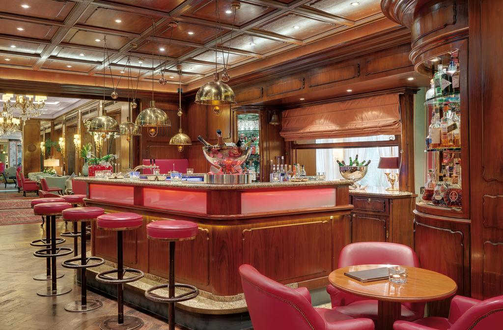 Hotel Europaeischer Hof Heidelberg, Bestes Hotel Deutschlands In Historischer Architektur Екстер'єр фото The bar on board the Queen Mary 2